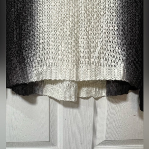Venus Sweater High Low back Black and white Large strips size Small - Picture 5 of 6